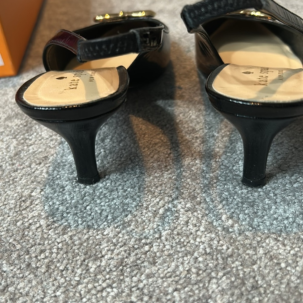 Kate Spade Black Slingback Heels with signature bow & logo. Original box. Size 7 - Picture 5 of 7